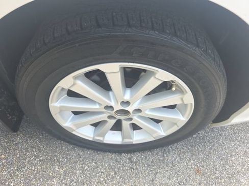 Used 2010 Toyota Venza FWD image 9