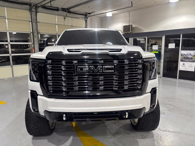 Used 2025 GMC Sierra 2500 Denali Ultimate AWD/4WD image 3