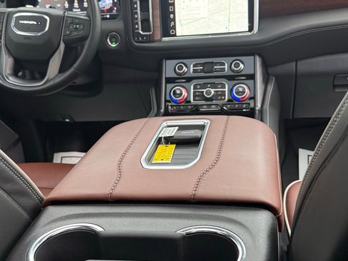 Used 2024 GMC Yukon XL Denali Ultimate image 31