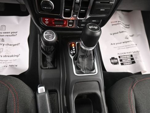 Used 2024 Jeep Wrangler Unlimited Rubicon AWD/4WD image 22