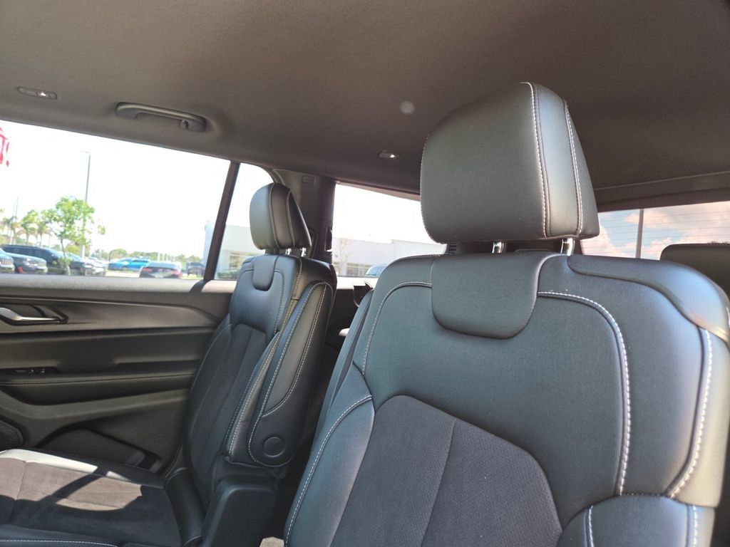 Used 2024 Jeep Grand Cherokee L Altitude AWD/4WD image 24