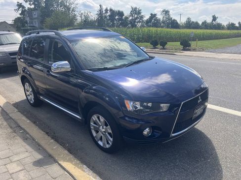 Used 2013 Mitsubishi Outlander SE AWD/4WD image 1