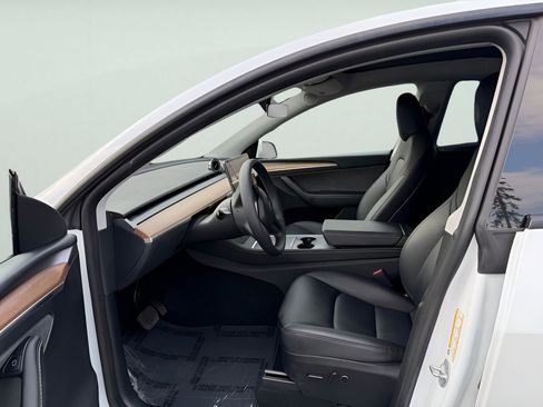 Used 2023 Tesla Model Y Long Range image 12