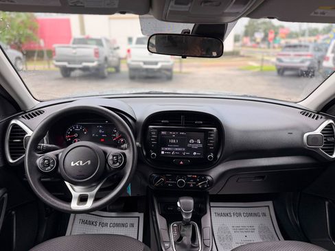 Used 2022 Kia Soul LX w/ Technology Package FWD image 17