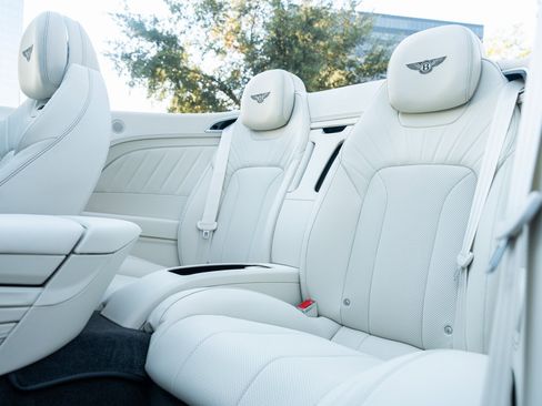 Used 2024 Bentley Continental GT V8 image 30