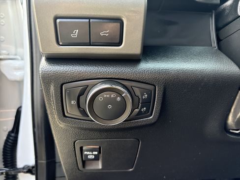Used 2020 Ford Expedition XLT w/ Equipment Group 202A AWD/4WD image 17