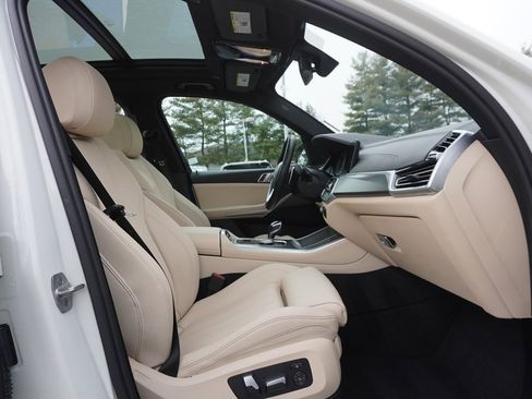 Used 2022 BMW X5 xDrive40i w/ Parking Assistance Package image 32