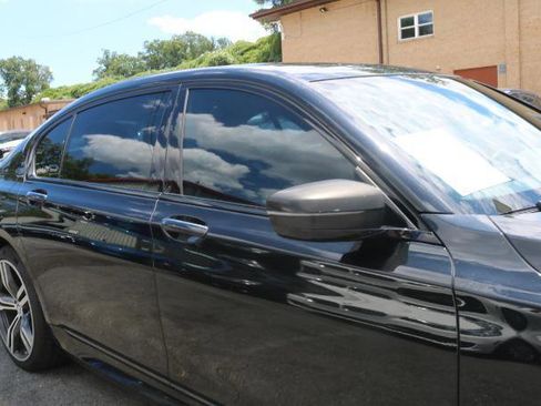 Used 2019 BMW 740i w/ M Sport Package RWD image 3