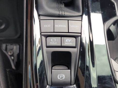 Used 2025 Toyota Camry XSE FWD image 28