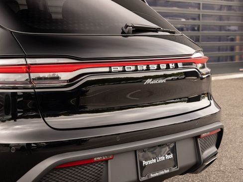 Certified 2026 Porsche Macan AWD/4WD image 12