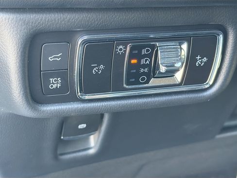 Used 2023 Lincoln Nautilus FWD w/ Premium Package image 10