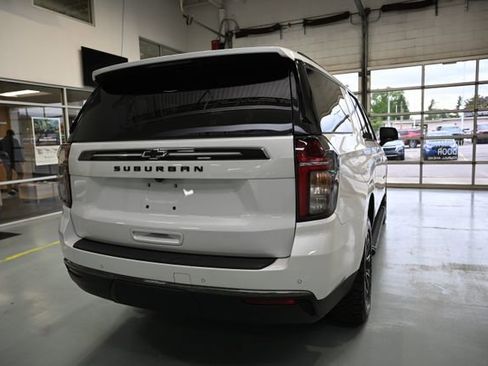 Used 2022 Chevrolet Suburban Z71 w/ Luxury Package AWD/4WD image 5