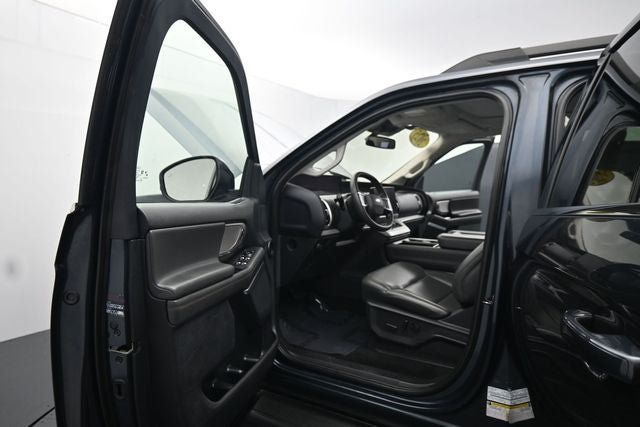 Used 2025 Ford Expedition Active AWD/4WD image 17