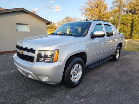Used 2013 Chevrolet Avalanche LT image 1