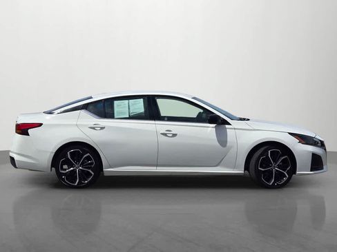 Used 2024 Nissan Altima 2.5 SR FWD image 6