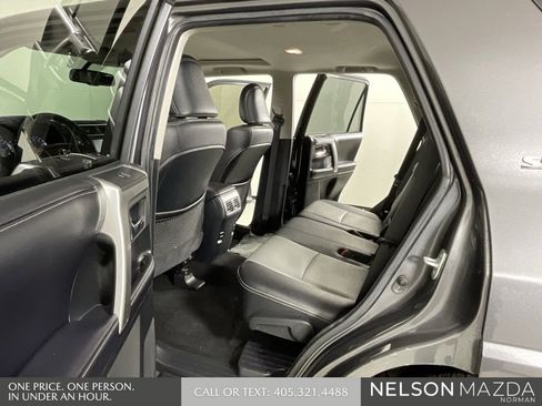 Used 2018 Toyota 4Runner SR5 Premium image 12