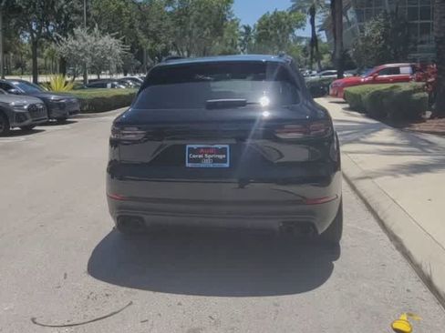 Used 2023 Porsche Cayenne AWD/4WD image 7