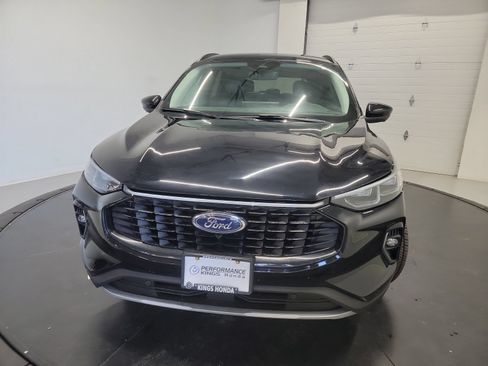 Used 2023 Ford Escape Platinum AWD/4WD image 2