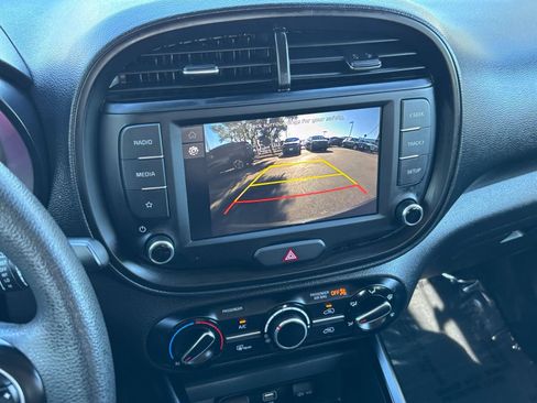 Used 2025 Kia Soul LX w/ LX Technology Package FWD image 24