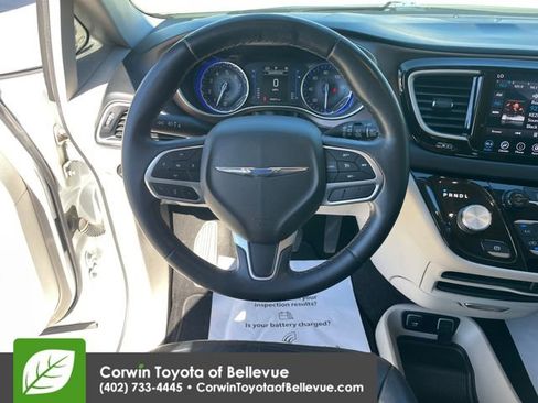 Used 2018 Chrysler Pacifica Touring-L w/ Tire & Wheel Group FWD image 21