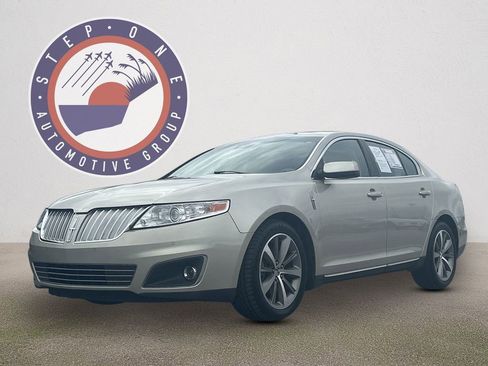 Used 2010 Lincoln MKS image 1