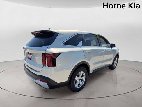New 2026 Kia Sorento LX FWD image 4