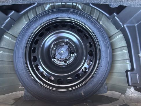 Used 2024 GMC Terrain SLE w/ Driver Convenience Package image 15