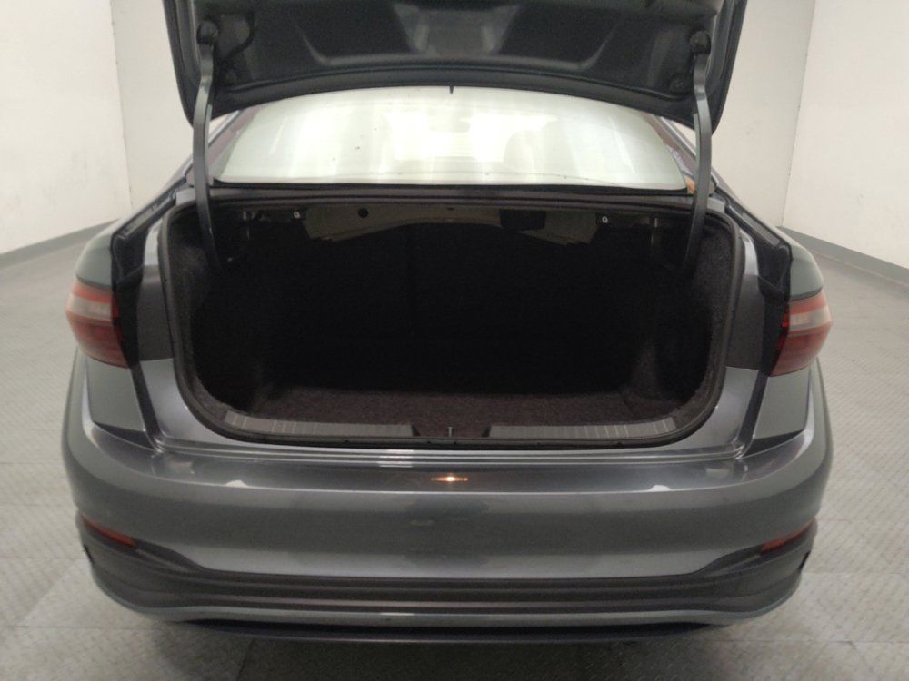 Used 2024 Volkswagen Jetta SE FWD image 29