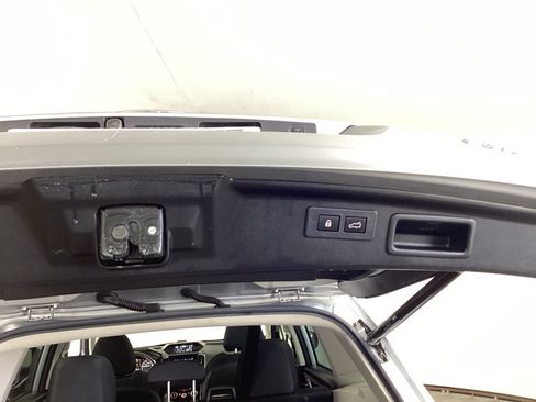 Used 2019 Subaru Forester Premium AWD/4WD image 31