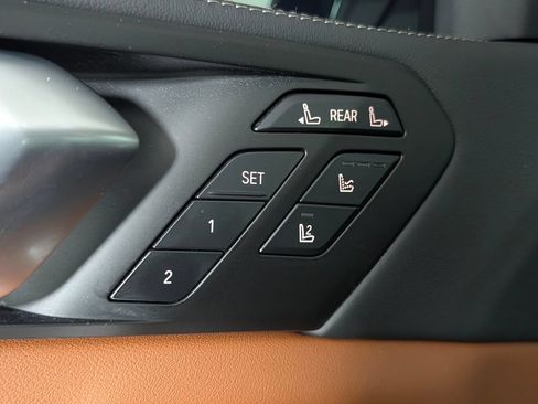 Used 2025 BMW X7 M60i AWD/4WD image 29