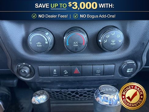 Used 2013 Jeep Wrangler Unlimited Sahara image 27