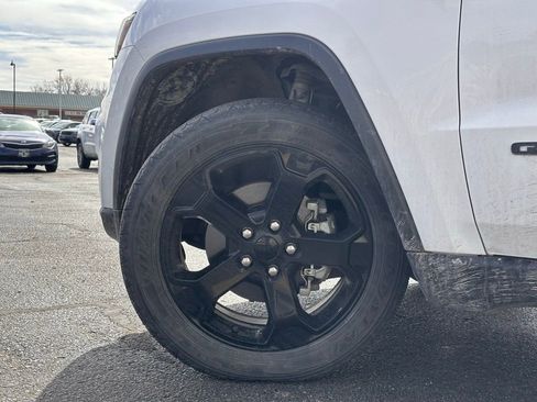 Used 2019 Jeep Grand Cherokee Laredo image 8