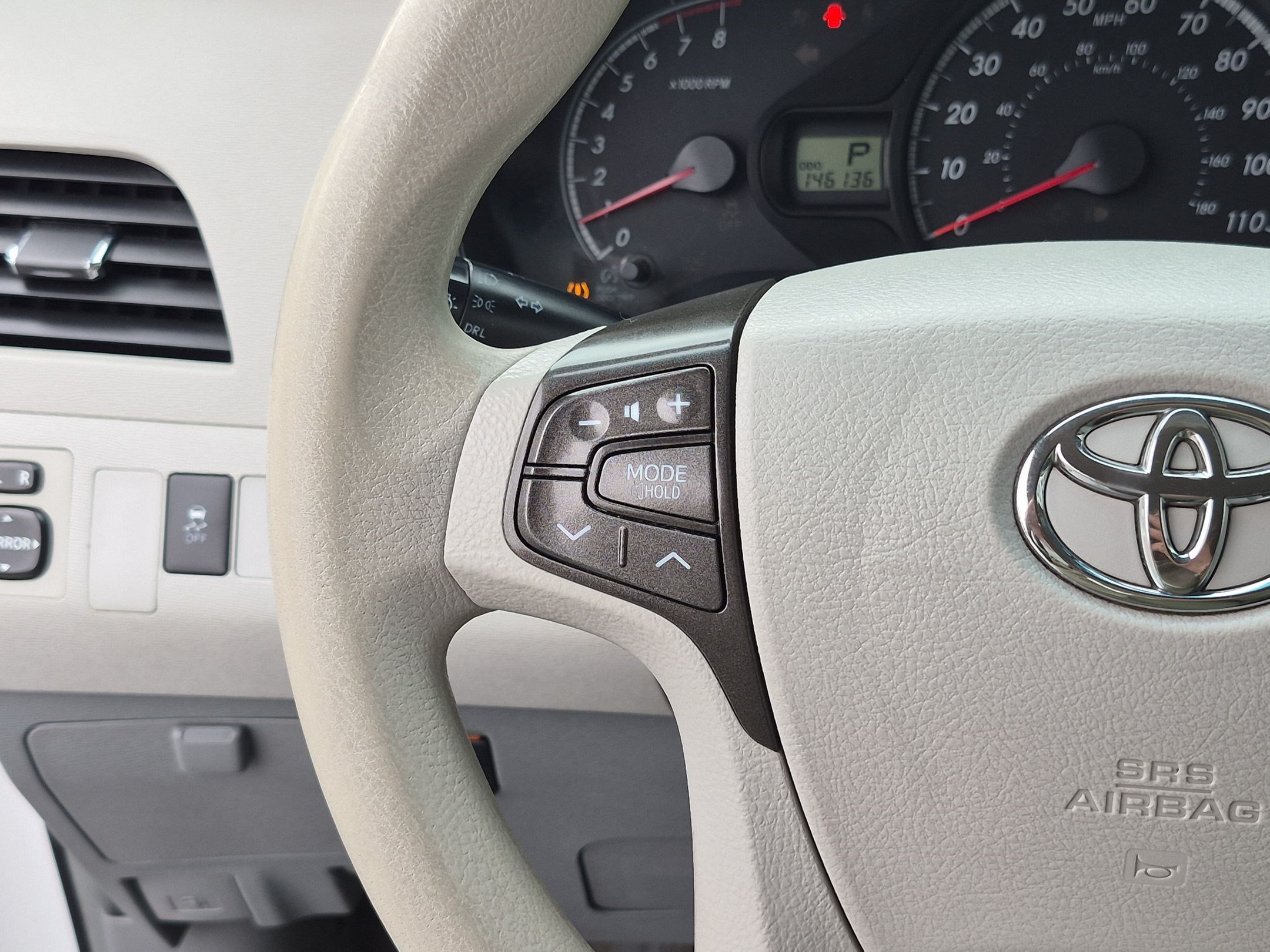 Used 2014 Toyota Sienna LE FWD image 19