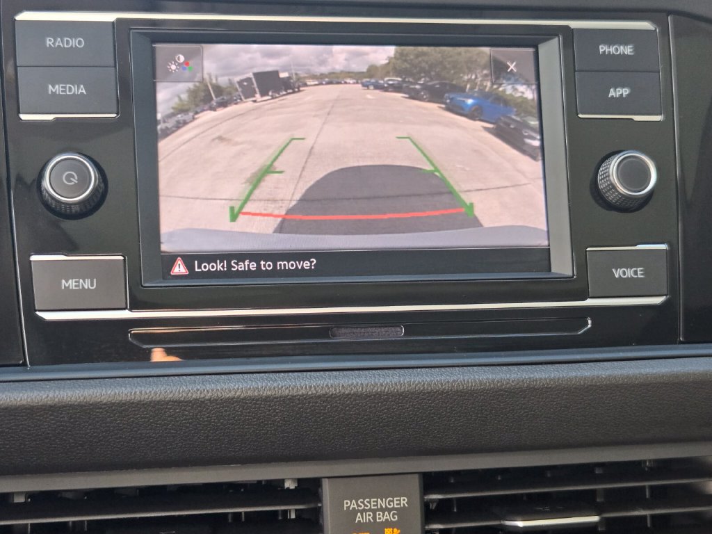 Used 2024 Volkswagen Jetta SE w/ Panoramic Sunroof Package FWD image 22