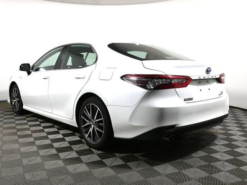 Used 2021 Toyota Camry XLE w/ Navigation Upgrade Package FWD image 9