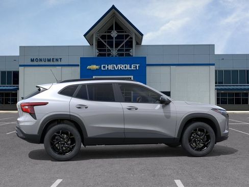 New 2026 Chevrolet Trax LT w/ Sunroof Package FWD image 5