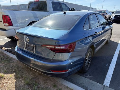 Used 2020 Volkswagen Jetta SE w/ SE Cold Weather Package image 6