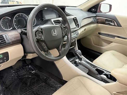 Used 2017 Honda Accord Touring image 12