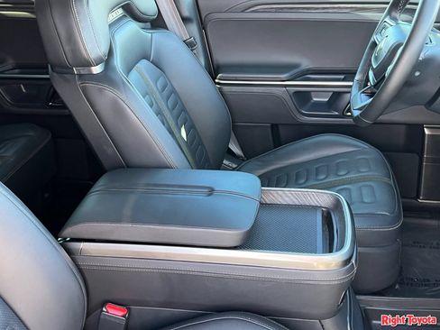 Used 2023 Rivian R1S Adventure AWD/4WD image 13
