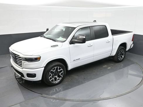 Used 2025 RAM 1500 Laramie AWD/4WD image 33