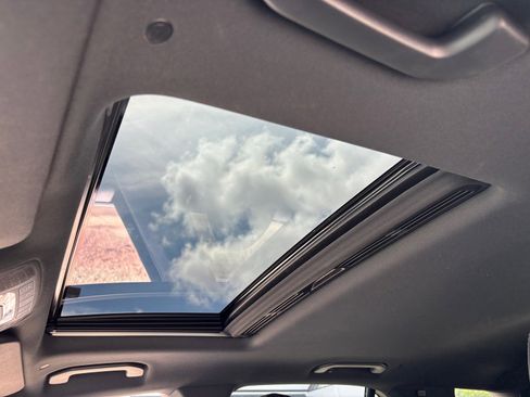 Used 2022 Mercedes-Benz GLE 350 w/ Premium Package image 8