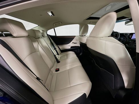 Used 2025 Lexus ES 300h w/ Premium Package image 31