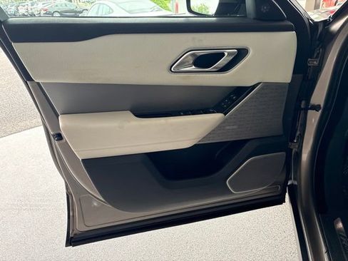 Used 2018 Land Rover Range Rover Velar R-Dynamic SE AWD/4WD image 9