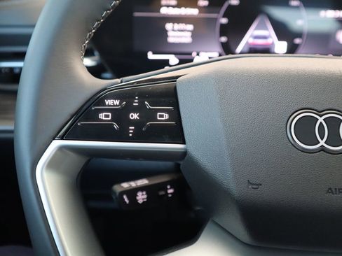 Used 2025 Audi Q5 Premium w/ Convenience Package image 12