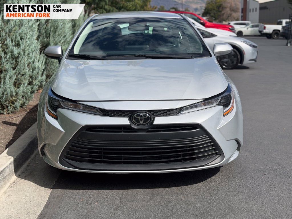 Used 2025 Toyota Corolla LE FWD image 2