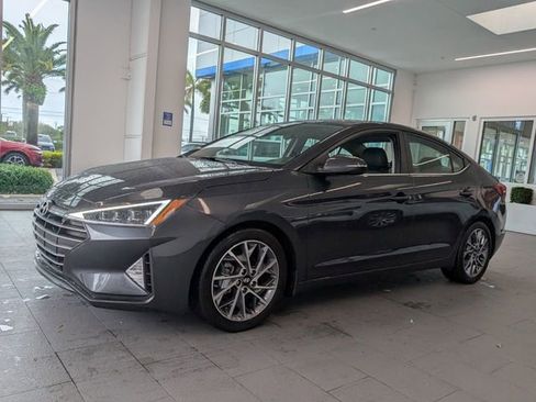 Used 2020 Hyundai Elantra Limited w/ Cargo Package (C1) image 3