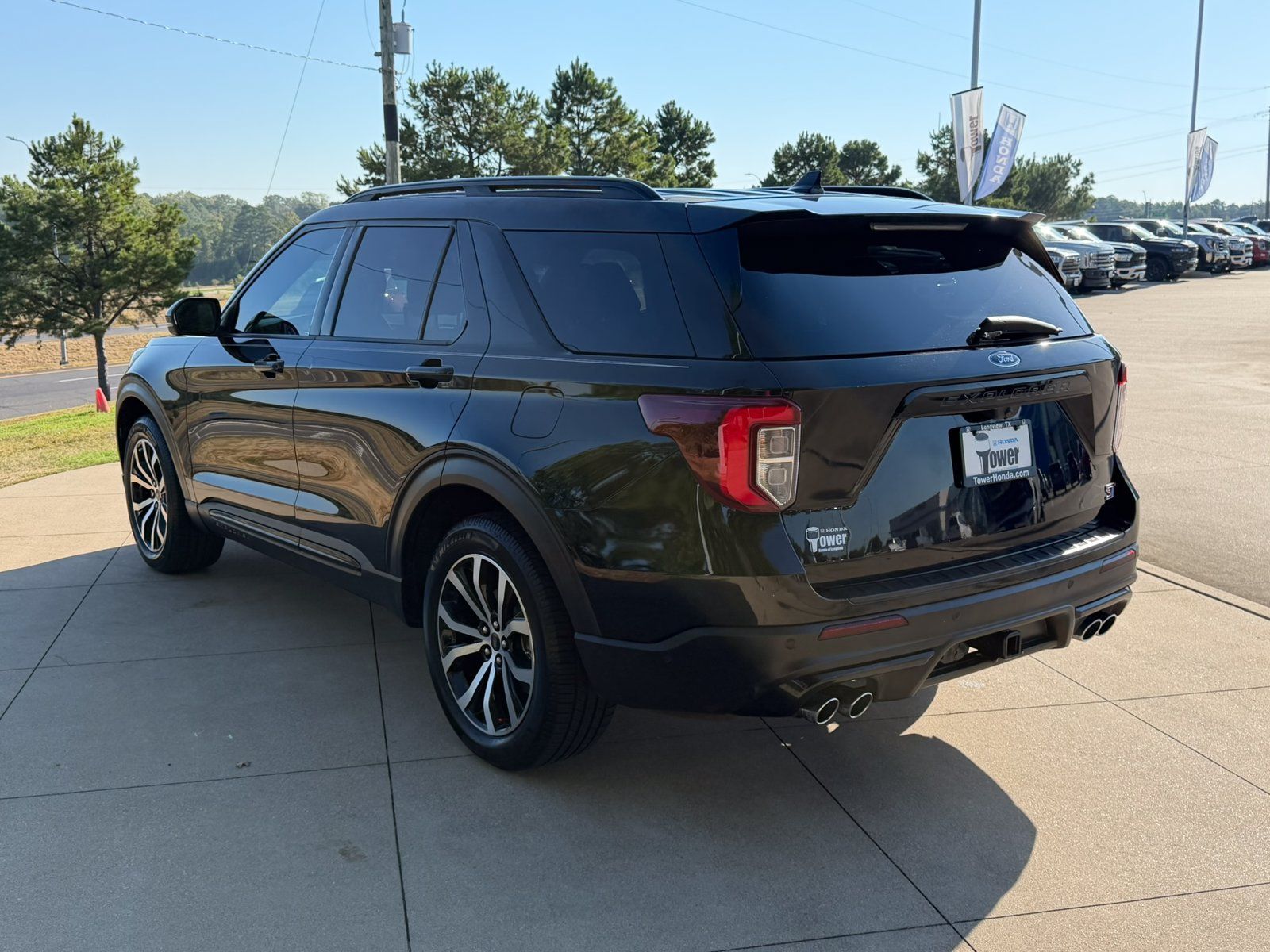 Used 2020 Ford Explorer ST w/ Premium Technology Package AWD/4WD image 4
