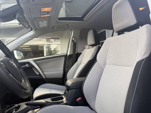 Used 2018 Toyota RAV4 XLE AWD/4WD image 20