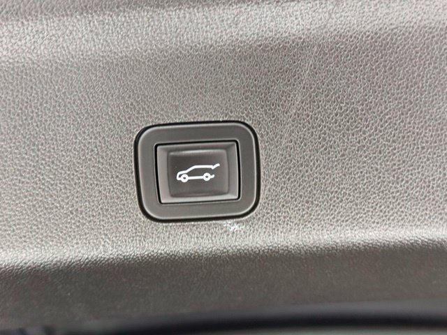 Used 2025 Chevrolet Suburban Z71 AWD/4WD image 6