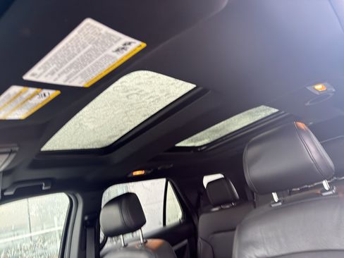 Used 2016 Ford Explorer XLT w/ Equipment Group 202A image 10